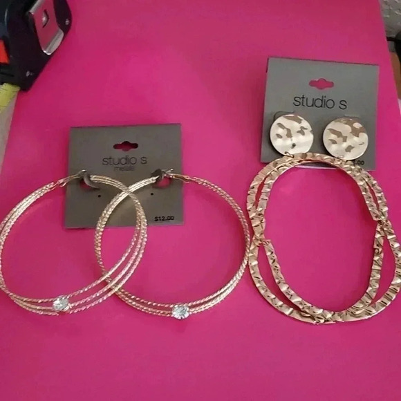 SUPER CUTE!!New huge earrings Selling lot of 2 - Picture 1 of 8